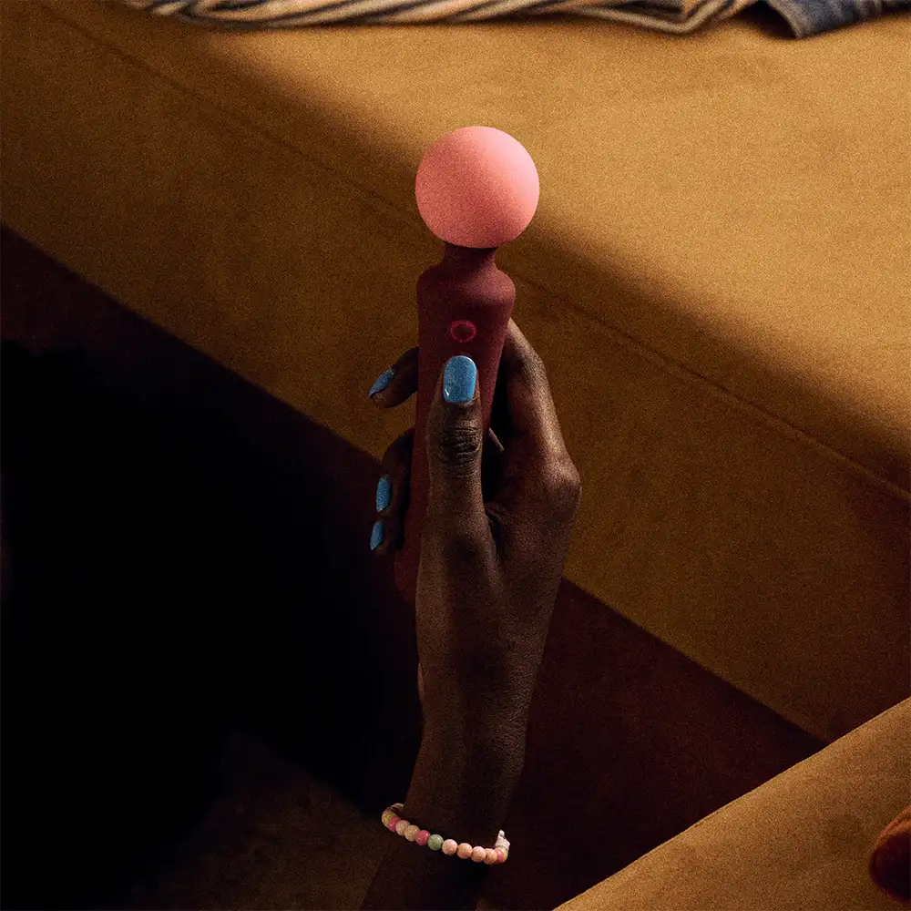 Harry Styles lanza vibrador y lubricante con Pleasing: placer con estilo, sin culpas y al más puro estilo del pop británico