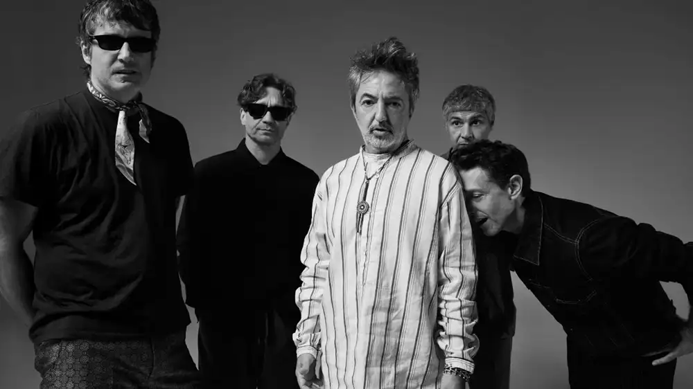 Babasónicos lanza ‘Advertencia’ y reafirma su legado tras agotar el Auditorio Nacional