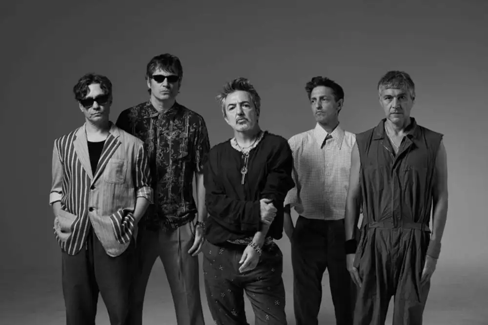 Babasónicos lanza ‘Advertencia’ y reafirma su legado tras agotar el Auditorio Nacional