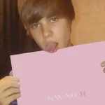 Justin Bieber sorprende con el lanzamiento de ‘Swag II’, su nuevo álbum rosaJustin Bieber / Swag II