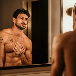 Michele Morrone- el galán italiano que conquista al mundo con su sensualidad y talento