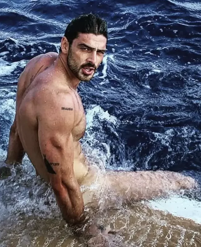 Michele Morrone- el galán italiano que conquista al mundo con su sensualidad y talento