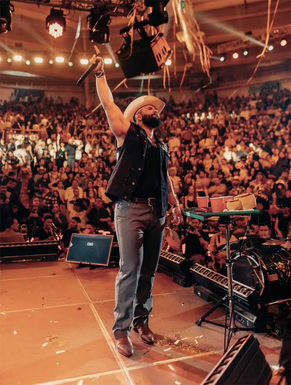 Carín León anuncia su nuevo álbum country- descubre las canciones que marcarán su regreso