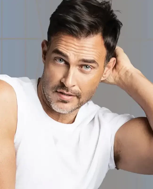 Cheyenne Jackson- sensualidad y estilo que encienden a los 50