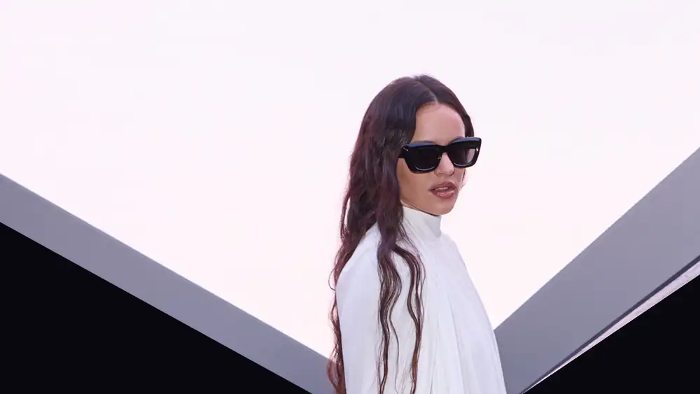 Rosalía confirma la fecha de lanzamiento de su nuevo álbum ‘LUX’