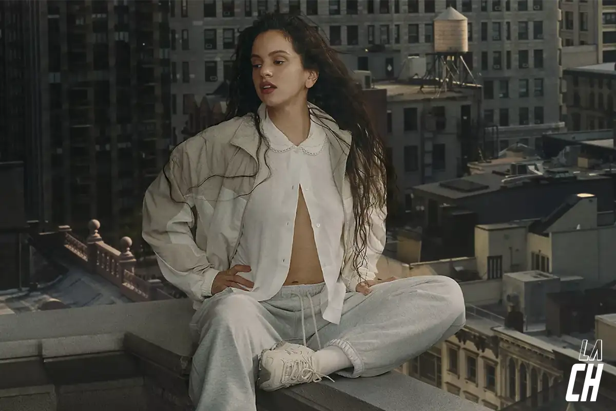 Rosalía enciende las teorías con una misteriosa partitura- ¿se viene nuevo disco?