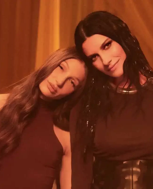 Laura Pausini y Yami Safdie unen sus voces para “ESO Y MÁS”