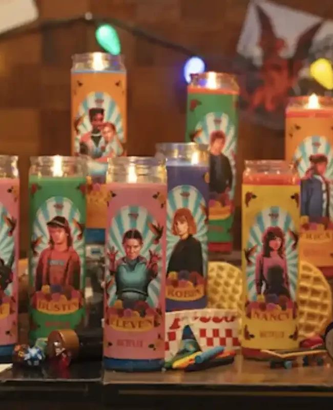 Netflix y 'Stranger Things'; regalará velas, ve por la tuya